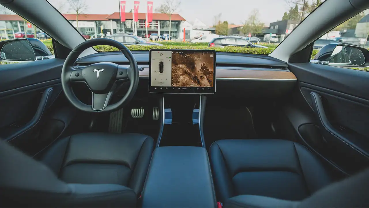 Tesla Kameraları, Sürücülerin Dikkatini İzleyecek 