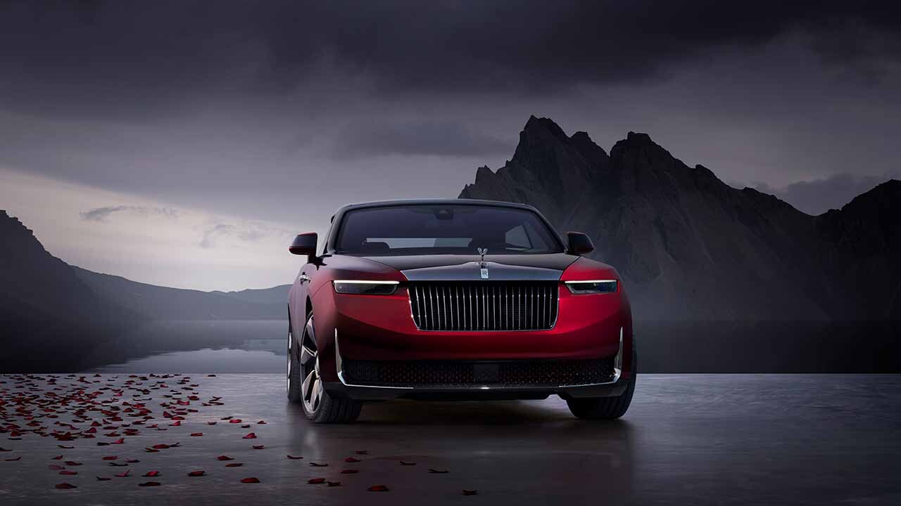 Rolls-Royce İlk Droptail Otomobili "La Rose Noire" Tanıtıldı 