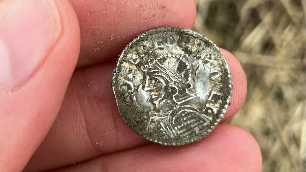 Norveç'te Tarihi Viking Gümüş Define Bulundu 14 Norveç'te Tarihi Viking Gümüş Define Bulundu
