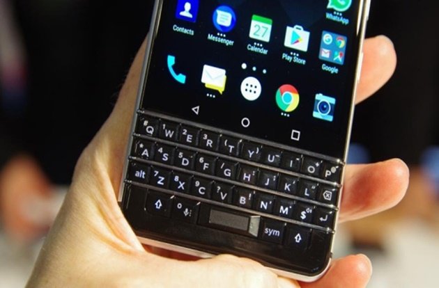 İlk Suya Dayanıklı BlackBerry Geliyor! 