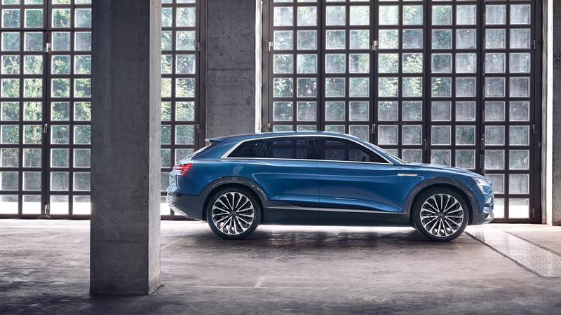 Audi’nin İlk Elektrikli Otomobili Tanıtıldı: Audi e-tron 