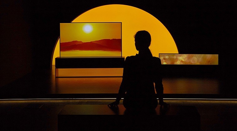 LG’nin Kıvrılabilir OLED TV’si Milano Tasarım Haftası’nda Parladı  