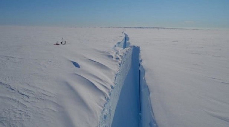 New York Büyüklüğündeki Dev Buzdağı Antarktika’dan Kopmak Üzere  