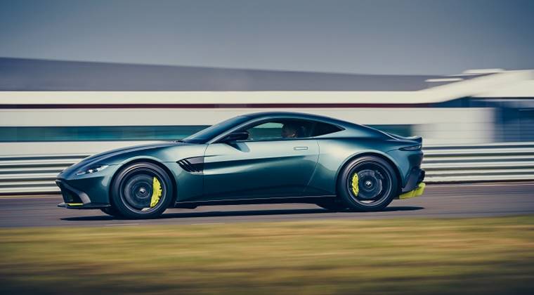 Aston Martin Yeni Otomobilini Tanıttı 