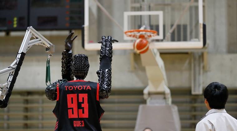 Dünyanın Yapay Zekaya Sahip İlk Basketbol Oyuncusu: Robot CUE2  