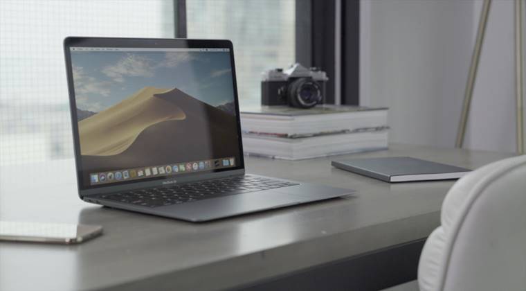 Apple, 16 inçlik MacBook Pro Üzerinde Çalışıyor 