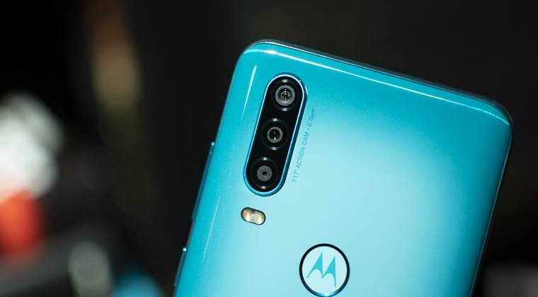 Çentiksiz Ekran Tasarımına Sahip Pop-Up Kameralı Yeni Motorola Akıllı Telefon Ortaya Çıktı 
