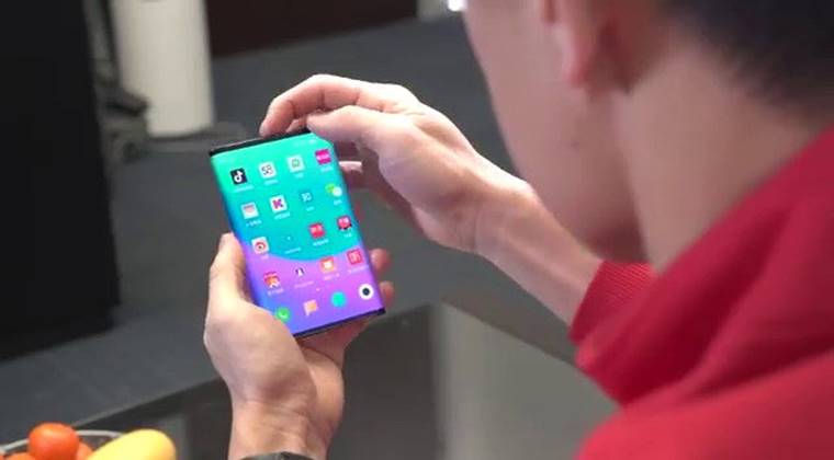 Xiaomi, Moto Razr Benzeri Katlanabilir Telefon Patenti Aldı 