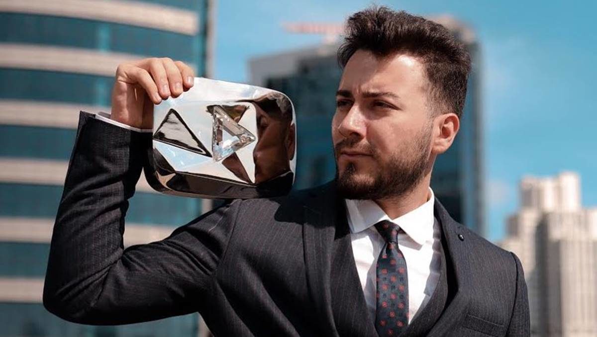 Enes Batur, Canlı Yayında 100 Bin TL Ödül Dağıtacak!  