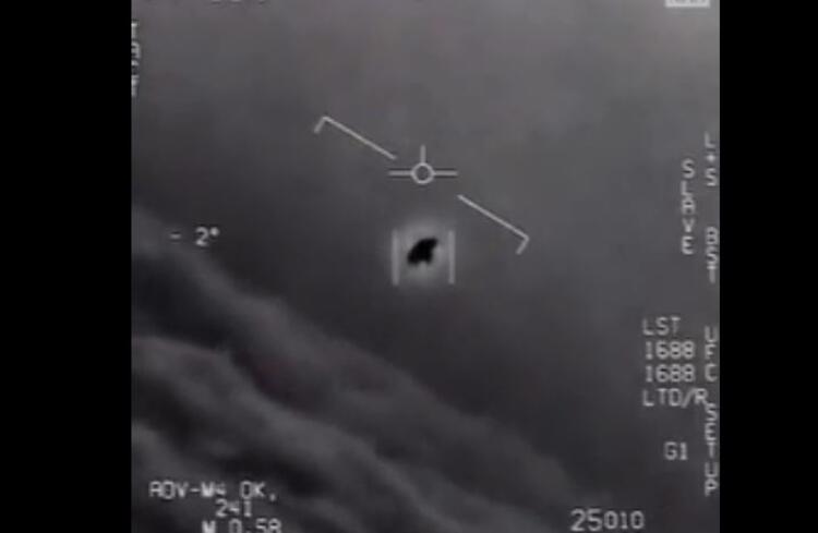 Sosyal Medya Çalkalanıyor: Pentagon, 2015 Yılına Ait UFO Görüntülerini Yayınladı! (Video)  