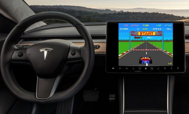 Tesla, Araçlarına Oyun Geliştiricisi Arıyor Tesla, Araçlarına Oyun Geliştiricisi Arıyor