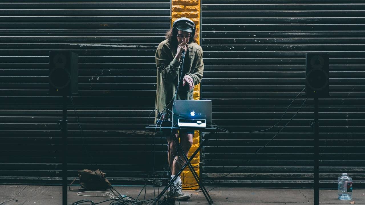 Robota Rap Yapmak Öğretildi  