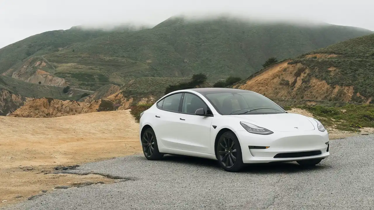 Tesla Güncellemesi Otonom Sürüşü İçeriyor  