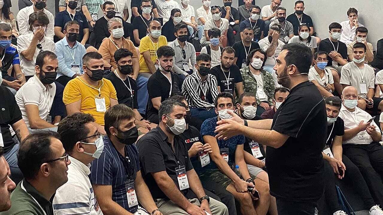 Girişimci Coşkun Çetin : Sosyal Medyanın Dünya Devleri Saatlerce Eli Kolu Bağlı Kaldı  