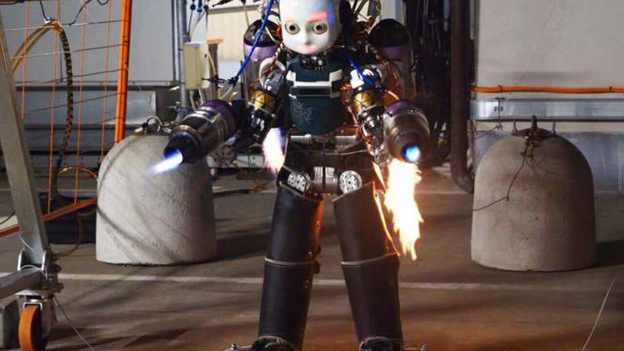 İlk Uçan İnsansı Robot  