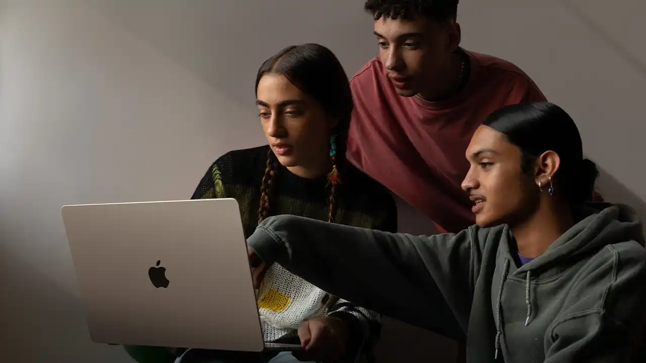 Apple, 15 inç MacBook Air’i Tanıttı 