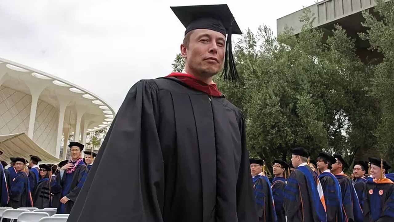 İlk Elon Musk Üniversitesi İflasın Eşiğine Geldi 
