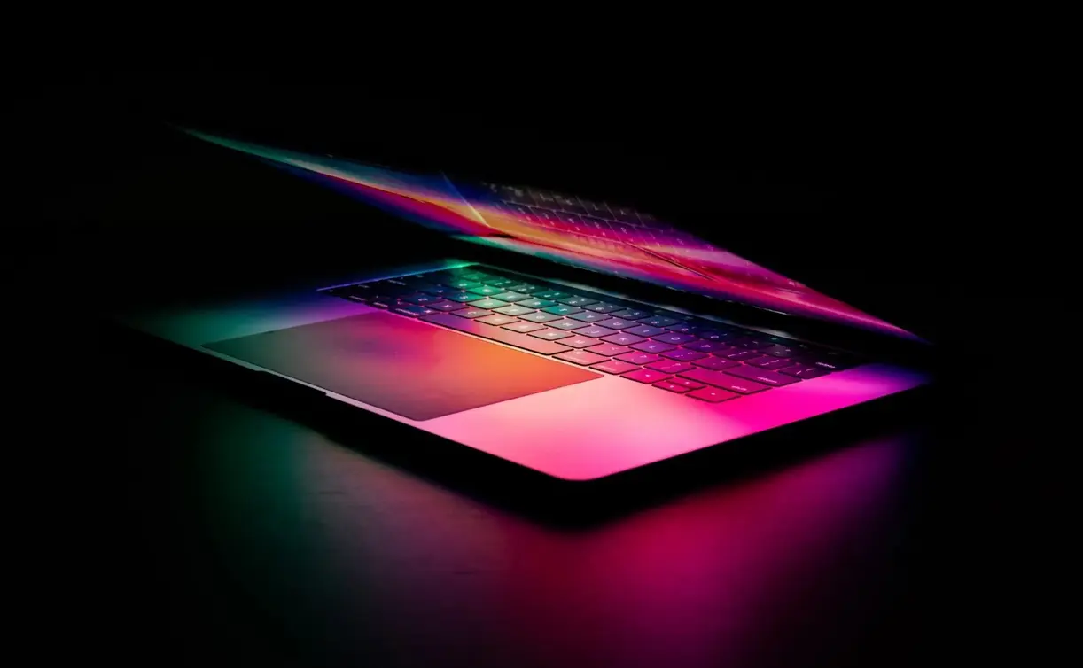 Apple’ın OLED M6 MacBook Pro’su İçin Samsung’un Ekipman Alımı Belirleyici Olacak 