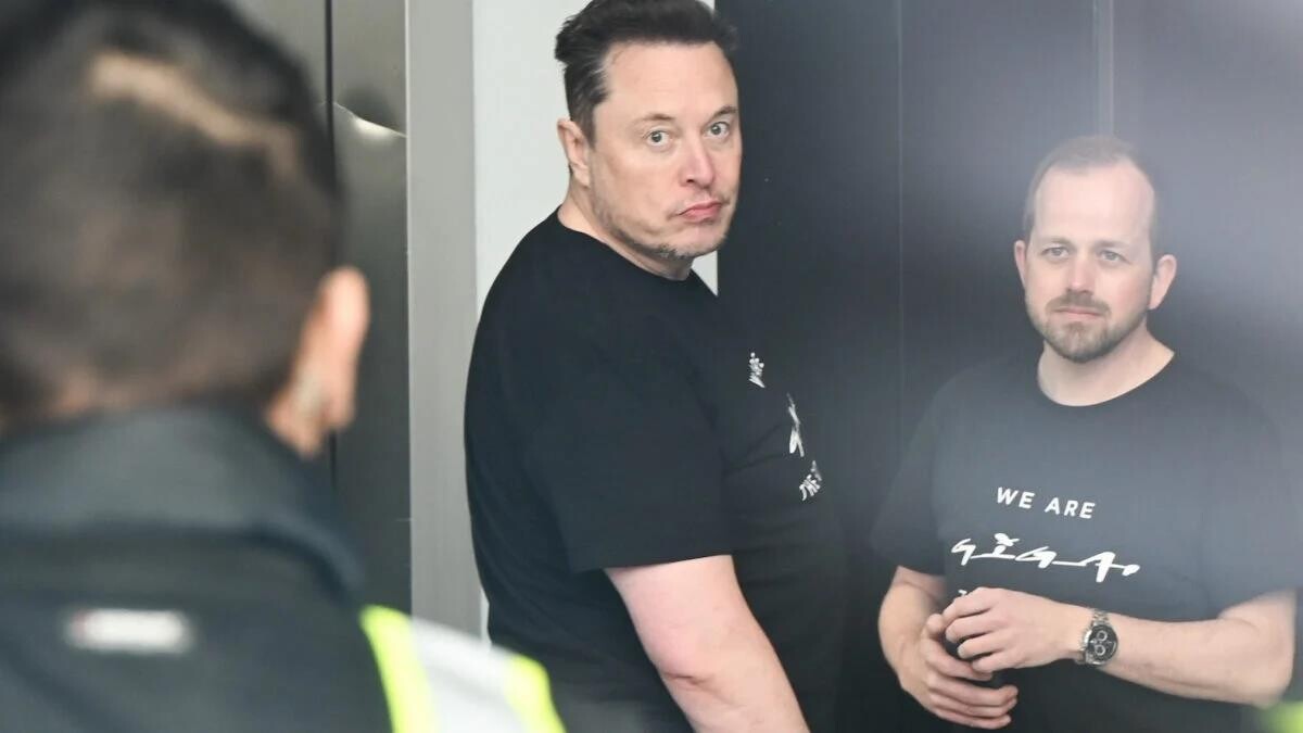 Elon Musk Açıklıyor: Eski Tesla Araçları Tam Otonom Sürüşe Ulaşamayacak Elon Musk Açıklıyor: Eski Tesla Araçları Tam Otonom Sürüşe Ulaşamayacak