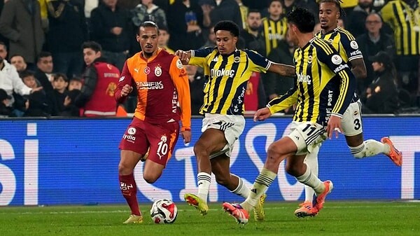 Süper Lig'de Şampiyonluk ve Düşme Hattı Maçları Cumartesi Günü Oynanacak Süper Lig'de Şampiyonluk ve Düşme Hattı Maçları Cumartesi Günü Oynanacak