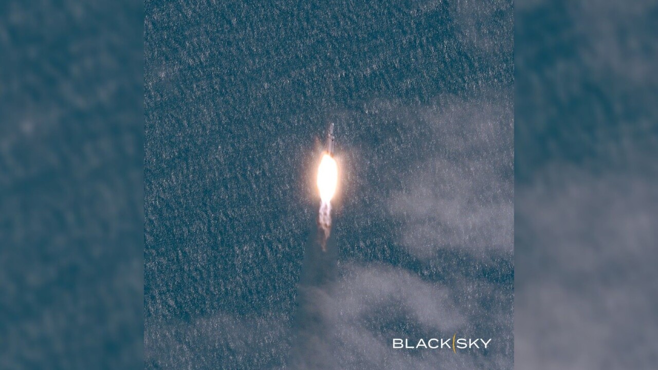 SpaceX Falcon Heavy Roketinin Çarpıcı Uzay Görüntüleri SpaceX Falcon Heavy Roketinin Çarpıcı Uzay Görüntüleri