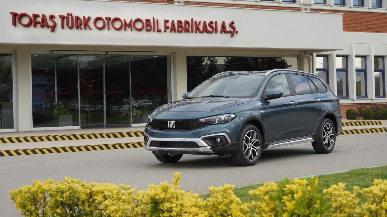 Fiat Egea Sedan Üretimi Resmen Sonlandı: Bursa'da Yeni Dönem Başlıyor Fiat Egea Sedan Üretimi Resmen Sonlandı: Bursa'da Yeni Dönem Başlıyor