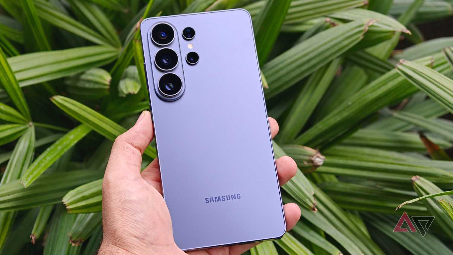 Samsung Galaxy S27 Ultra'nın Tasarımı iPhone'a Daha Yakın Olabilir 1 Samsung Galaxy S27 Ultra'nın Tasarımı iPhone'a Daha Yakın Olabilir