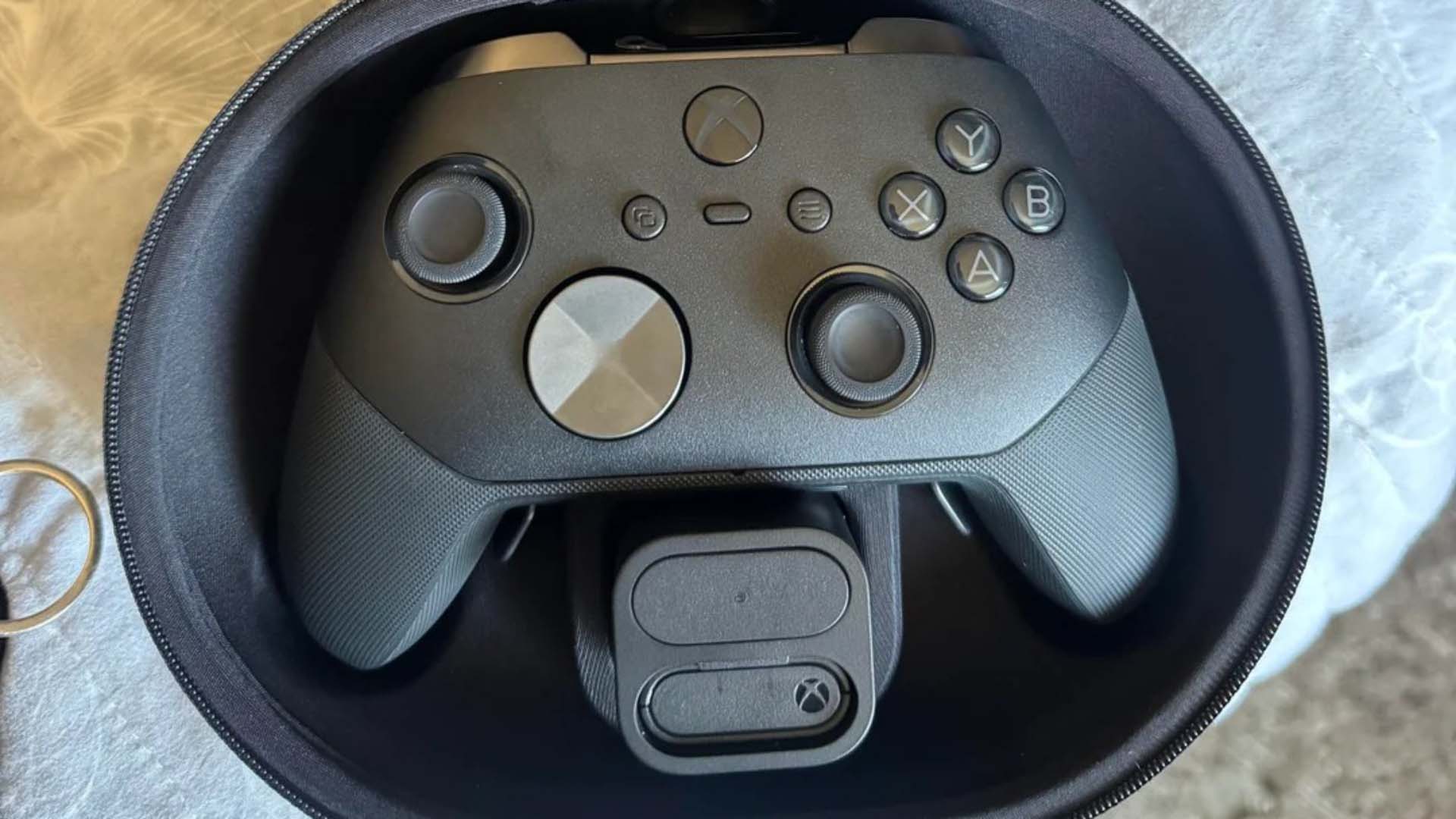 Xbox Elite Series 3 Kontrolcüsünün Prototipi Ortaya Çıktı 1 Xbox Elite Series 3 Kontrolcüsü Tanıtımına Hazırlanıyor